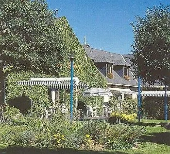 Logis Auberge du Barrez Mur-de-Barrez Hotel